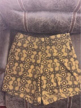 VRST Resort Relaxed Fit Shorts Medium Geo Print NWT 6” Stretch  SEO Description: